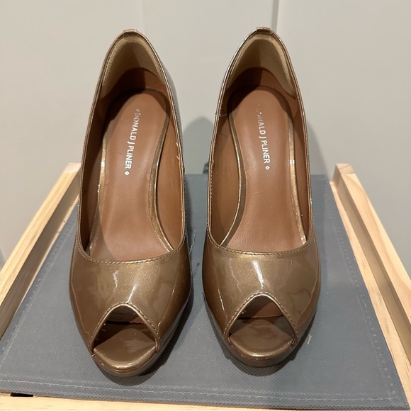 Donald J Pliner wedges size 7 - Picture 2 of 4